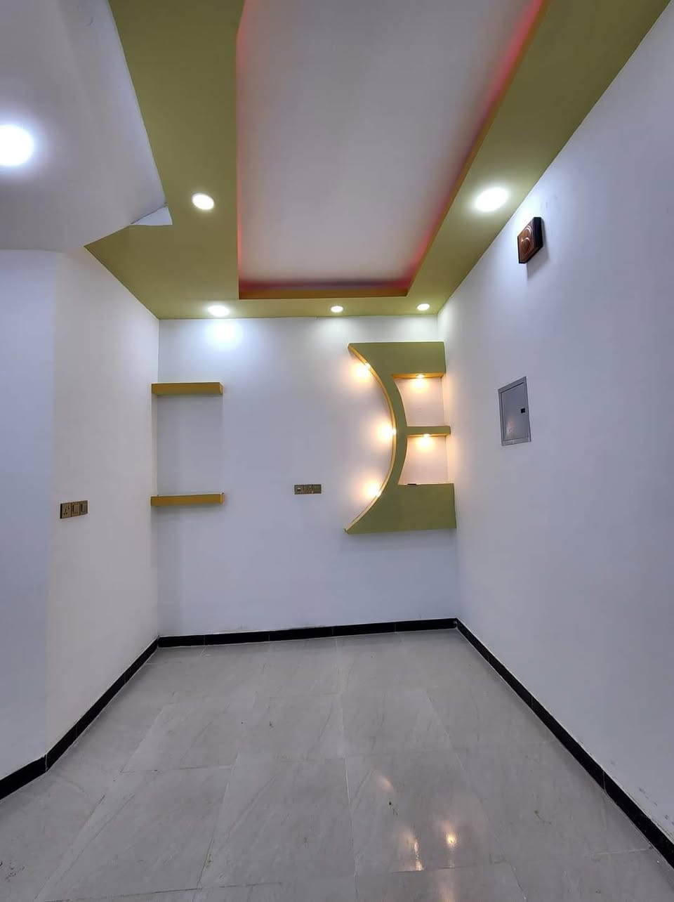 بيت للبيع 🏛️

📍 العنوان : ام الخيل الثالثة، قرب حولي ام الخيل ✅

📈 المساحة : 100 م واجهه 10 م والنزال 10 م 

الدار ركن ✅

يتكون من طابقين كونكريت مُسلح 

- غرف نوم عدد 3
- دورات مياه عدد 3
- صالة عدد 2
- استقبال
- مطبخ

⚠️ السعر : 199 مليون 

☎️ للاستفسار اكثر اتصل على : ***********

أو

📍 زيارة مكتبنا الكائن في : خدمي الجزائر، مقابل المصرف الاهلي العراقي

📤 مكتب أحمد صبري للعقار والمقاولات العامة
