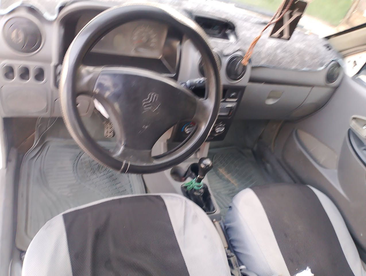 سايبه للبيع رقم قادسيه بسمي موديل 12 مكانه كربله
بيه ضربه عكس سائق 

سعر 34 وبيه مجال 

رقم ***********
