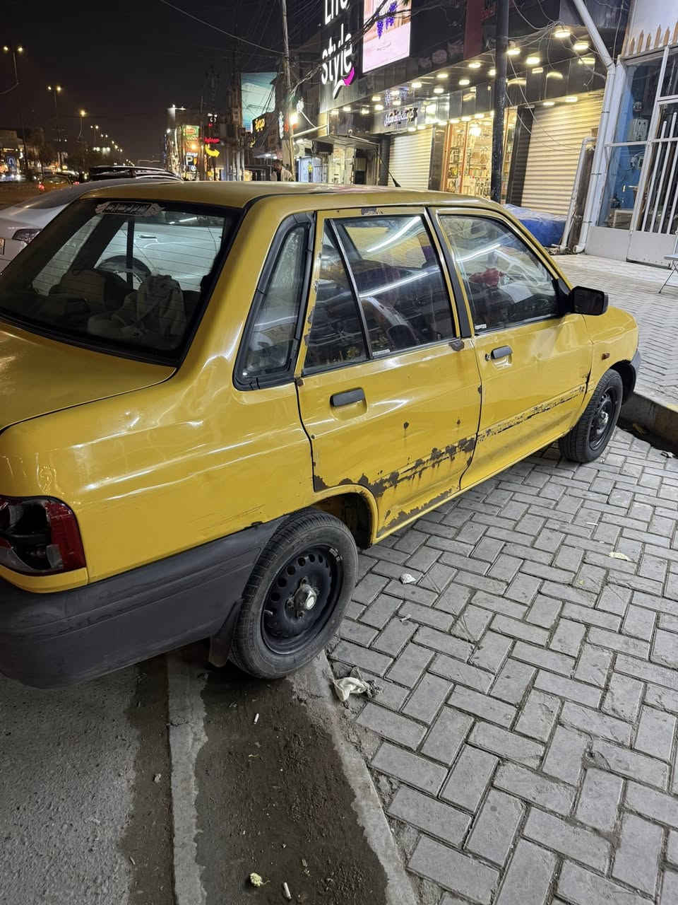 سلام عليكم للبيع سايبة موديل 2012سنوية بعدهي مساقطة شرط تحويل اصفرلك هيئة وغرامات كيرومحرك خير من الله تبريد نقص بس غاز سعر 20ورقة قفل 
***********
موجود واتساب غير متواجد على الخاص
