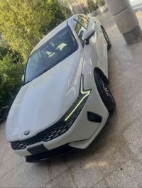 k5 خليجي 21 بيها قطعتين تبدليل وبارد باب الصدر مفتوح مواصفات محرك 2000...