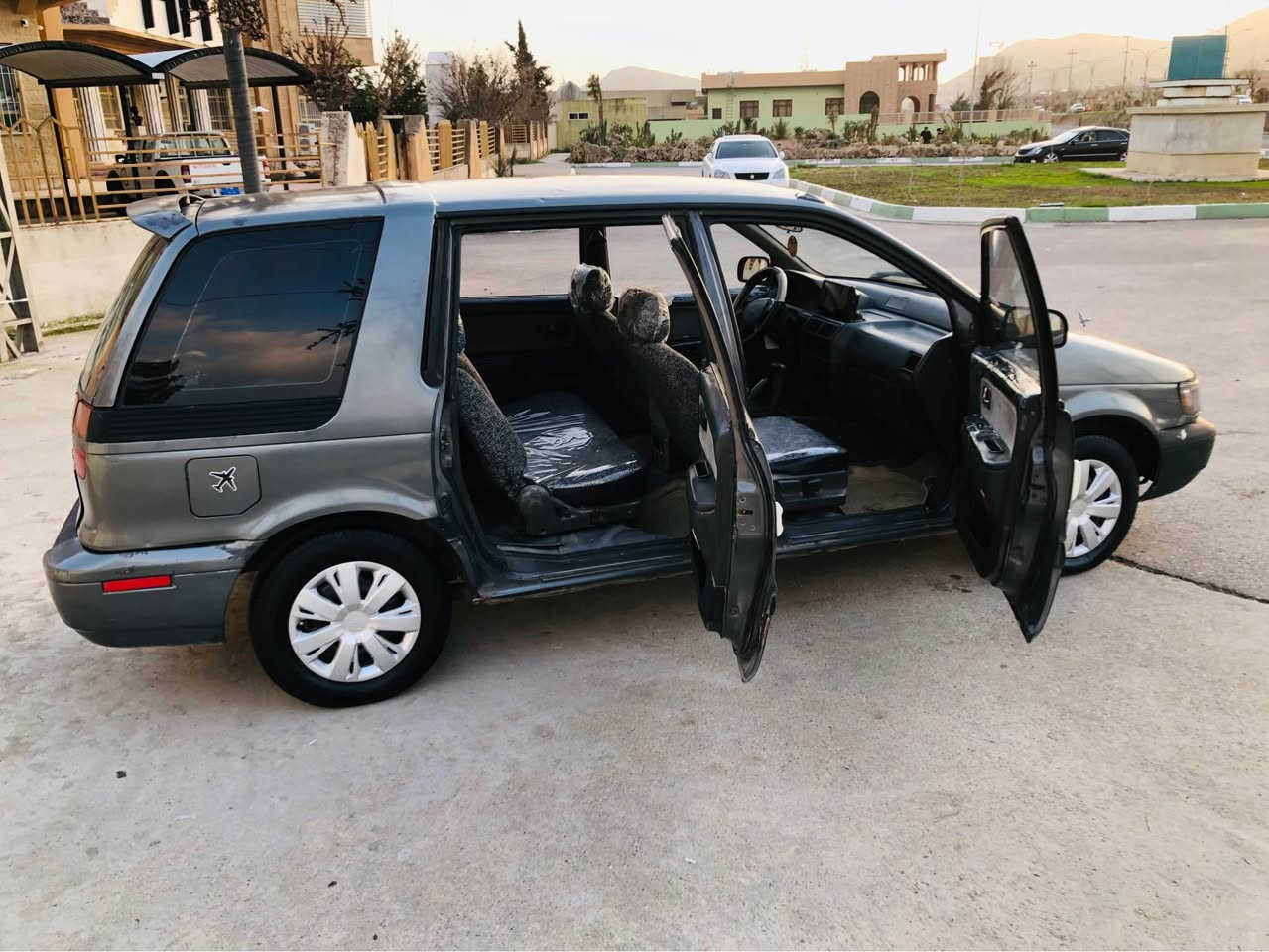 هەرزانترین نرخ 
سەیارەیەک تۆماتیک ماڵی کاسبی و عایلە
$17 قفڵ          رانیە       *********** ڤایبەر و واتس ئاپی لەسەرە 
مستەبیشی گڵاند ستێشن گێڕ تۆماتیک مەکینە 63 ی بەخی مەرغوب گێر و مەکینە بیلاد گڵاند 
سەیارەکە سەنەوی و واجیهەی لەگەڵە پلێتی ئەسڵیە و ئەولیاتی مەزبوتە
سەیارەکە پێش و پشتی کەپسە سەقفو شانی دەرزی پێوەنیە لێدراوی قورس و سوکی نیە بێ ماعجونە 
کامل ناو گێچی ئیشەکا شاشە ئایپاد و کامێرایە
گێر مەکینە موس براوە بەشەرت
کارەای و نەوگێچ و تندو تۆڵی بەشەرت
پاوەرە بەخە شاشە ئایپادە چوار جام کارەبایە و جام ئۆتوە
گەرمی و فڵچەو لایتی زۆر مەزبوتە
سەیارەکە لێخوڕینی زۆر خۆشەو بەهەڵمەتە رانية, السليمانية
