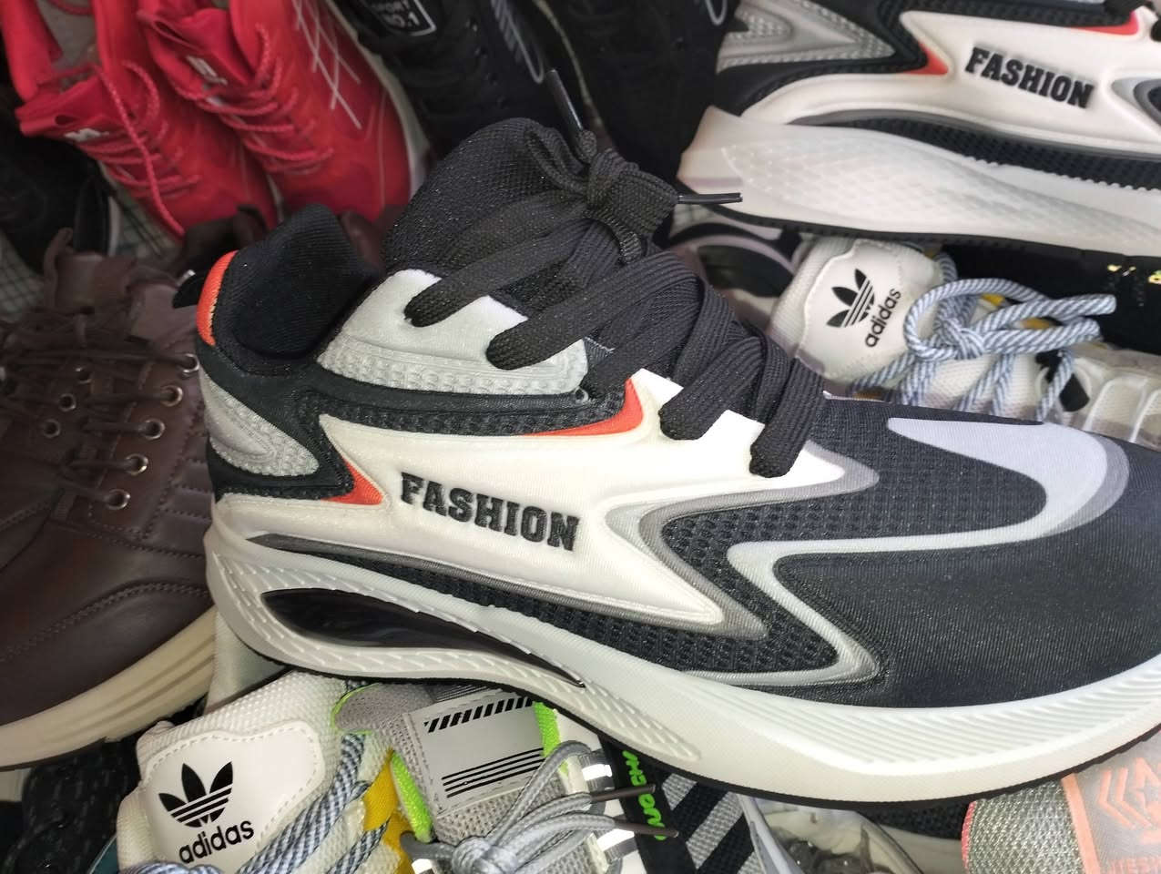 باله جديده درجه اولى حي التحرير مقابل جامع ال البيت بل فرع السايدين مال قوزي الصقال اول فرع عل يمين تاريخ 24/1 اي استفسار عل وات ساب أو مازنجر رقم ***********
