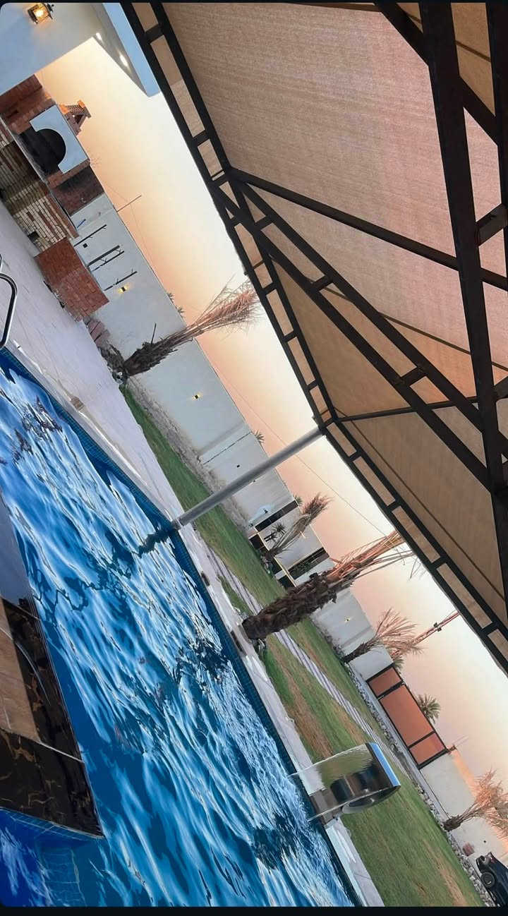 الحر مالة حل؟ 
إلّا بهيج مكان 🌊☀️ 
الجو محتاج هيج لمة   
جيبو كرايبكم الحبابين 😂
 (مزرعة العائلة تايم) 
توفرلكم مفهوم جديد للاستجمام العائلي بخصوصية تامة وراحة 
 جهزوا غراضكم واحجزوا مكانكم هسة! 🌴
           سريع الدوره يوسفيه الجديد _هورجب
 ‭‬نظام شفتات الصباحي والمسائي _المناسبات الخاصه  للحجز   تواصل معنا دايركت او على الرقم  ***********
