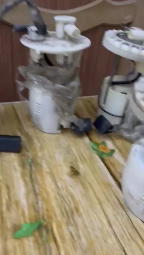 سلام عليكم اخوان تتوفر نوزلات كورله أمريكي خليجي قواعد بانزين دبلات  داينمو محركات مشط استيران درايم شفت  العنوان بغداد الإسكان شارع المخزن قرب كليه العلوم للتواصل عله الرقم *********** واتساب رجاءً
