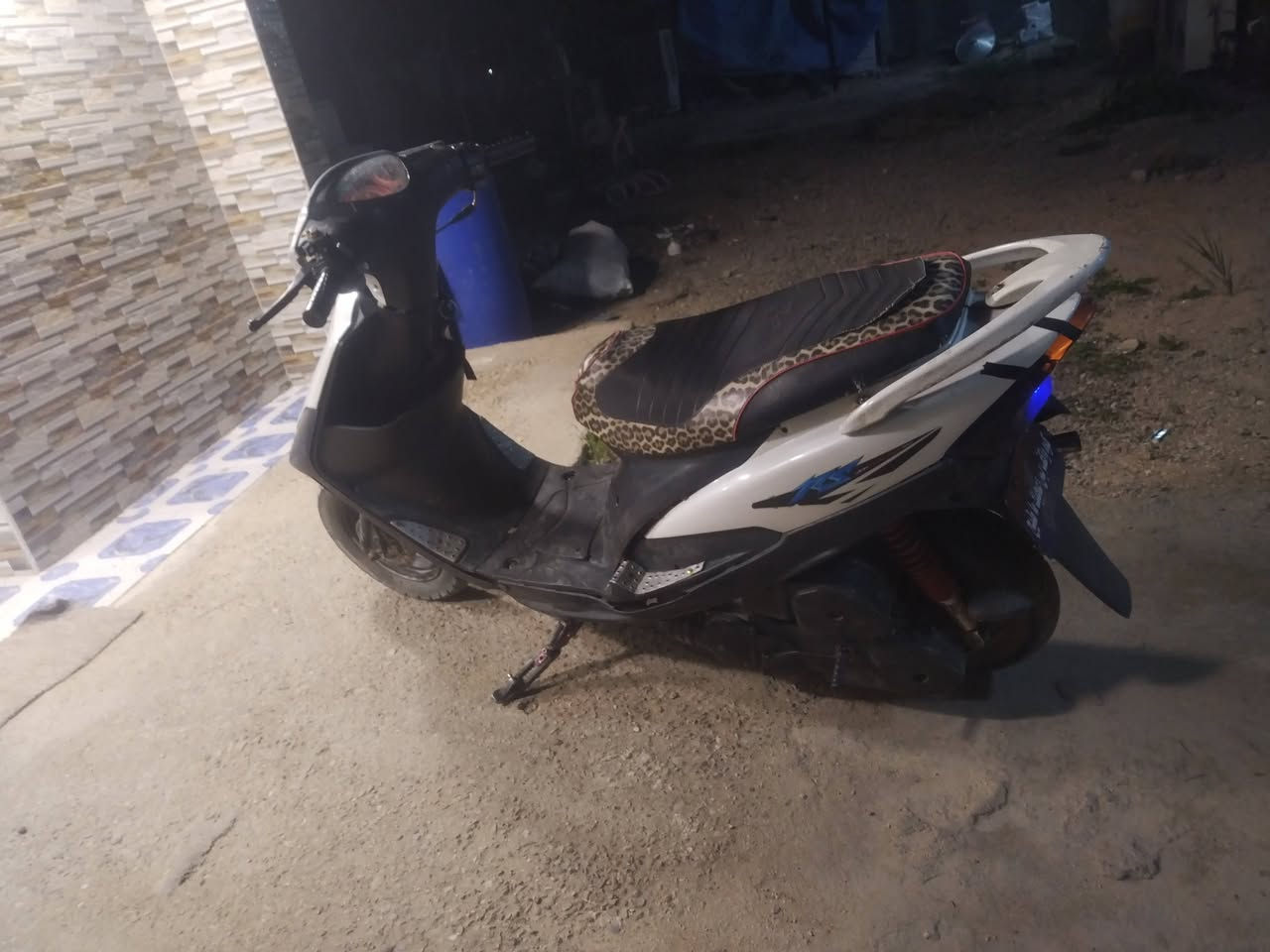 السلام عليكم من رخصت صاحب الكروب
دراجه ماكس عدله للبيع دراجه كامله بس بيهاااا نقص سلف وكتف مال اشايرر دراجه مفتوحه مره وحده بوشه 49

السعر 475وبيها مجال


**إذا كنت صاحب هذا الإعلان وتريد حذفه لأي سبب، رجاءا أرسل رسالة إلى الدعم الفني**