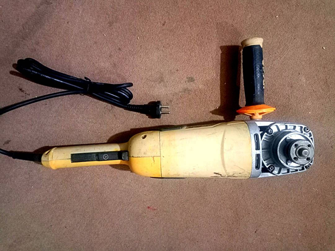 سلام عليكم

دريل كسار ماركة توتل
نضيف سعر 70

كوسرة ماركة انجيكو 230 ملم
نضيفة سعر 45

دريل  ماركة تام + كوسرة بالة نضيفات 
سعر 40 

مكان بغداد البلديات يوجد توصيل
رقم واتساب ***********
