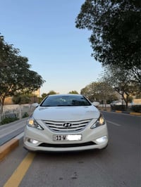 سوناتا موديل ٢٠١٣  لون ابيض صدفي تحكمات ستيرن كامله كامره تدفئه كشنات ...