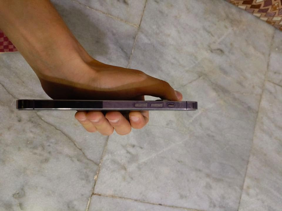 iPhone 14 Pro Max - 256GB نظيف جداً للبيع
السلام عليكم شباب جهاز آيفون 14 برو ماكس للبيع المواصفات والوضع بالتفصيل حتى يكون كل شيء واضح أمام الله:

 * المساحة: 256 جيجابايت

 * نسبة البطارية: 87%

 * الحالة: الجهاز نظيف جداً ومكفول من كل النواحي (كاميرات فيس آيدي شبكة واي فاي شحن)
* شريحه الكترونيه 
* مع ضمان سنة كامله سوفت وير باقي من الضمان 7 اشهر 

 * ملاحظة للأمانة: الشاشة مستبدلة بـ (شاشة أصلية 100% شلع من جهاز ثاني)، وممتازة جداً اخت الاصليه 

 

السعر: 780 ألف دينار (وبي مجال بسيط جداً للشراي الجاد ).

 

للتواصل : رسائل على الواتساب 

***********
