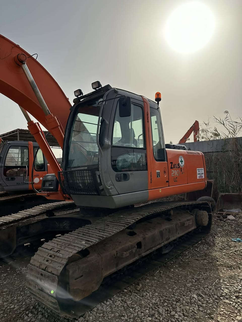 سلام عليكم على بركة لله  للبيع حفاره زت السي ٢١٠   مكينه نضيفه علبلاد موديل ٢٠٠٤ جاهزه للعمل رقم واسط شرط التحويل 
عدد ساعات ١٤ الف  عنوان بابل الشوملي 
***********
