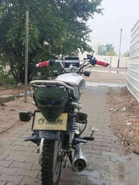 اخوان مثل ماموضح بالصورة وام القناع ورة ماخليت فابلون الابيض ع تانكي ....