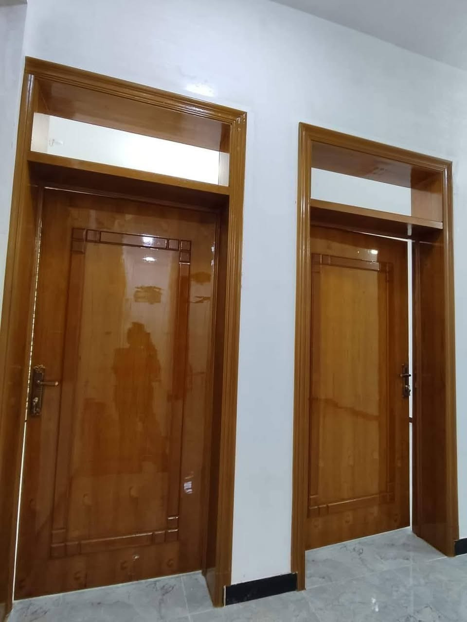 صبغ وتلميع أخشاب الفلوجة
***********  واتساب متوفر 
صبغ شديد اللمعان تتوفر جميع الالوان الأخشاب 
كادر يجيك لحد البيت سرعة إنجاز سريعه
