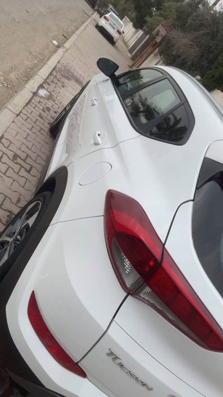 سلام عليكم سياره توكسان مديل 16سياره جديده حادثه جاملغ وبنيد امريكي ولسونر ب منشور لا لغدد ولا بيه دواخد بس الشاصي واحد منهن بيه هيج عل كد اصبعين يعني شي كلش بصيط الله شاهد سياره مبيه نقص وحلوه فول مواصفات عده الفتحه بصمه وبصمت بيبان صندوك كهرباء تحكمات يعني هيه فول عده الفتحه  مكاني حي اور  السعر 138 نهايته 
***********
