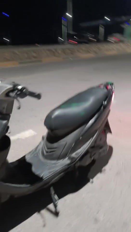 السلام عليكم عندي دراجه للبيع عدله دراجه كلها بلاديه بيها اشاير زنون لا يسجنون سلف 55 نقره سلف كهربائيات كلها شغاله الدراجه كلها بلاديه عنواني سماوه حي الحكم اللي يحب يتواصل***********
