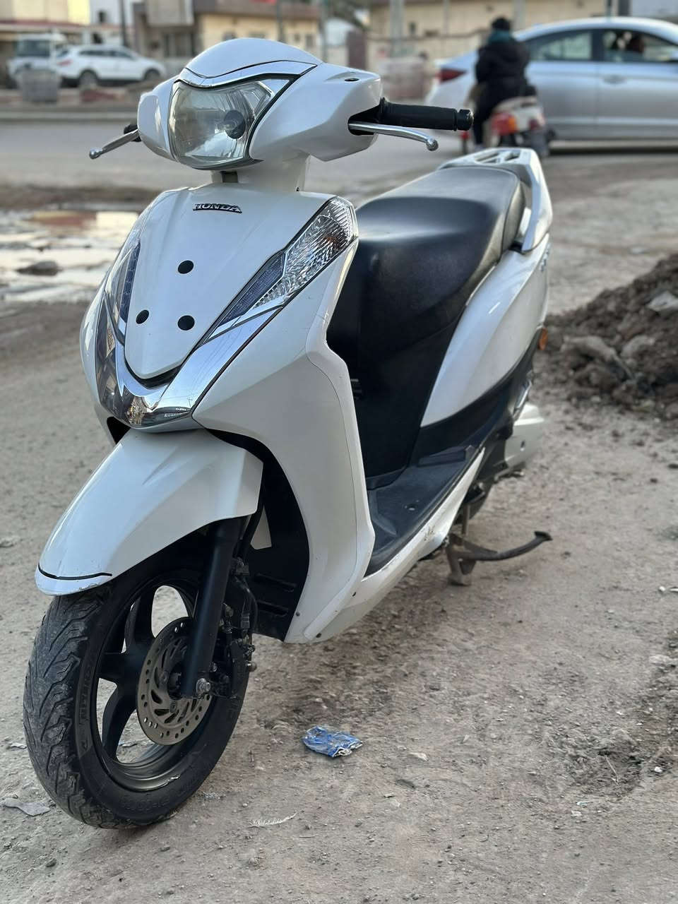 السلام عليكم 
هوندا ليدي حديث موديل 2017 ياباني مكينه pcx
دراجه مكينه مكفوله والكفر بي شويه شخوط 
دراجه مناقصهه شي ماشيه 110
السعر مليون و500 وبيهه مجال بسيط 
مكاني كربلاء طويريج 
للاستفسار ***********
