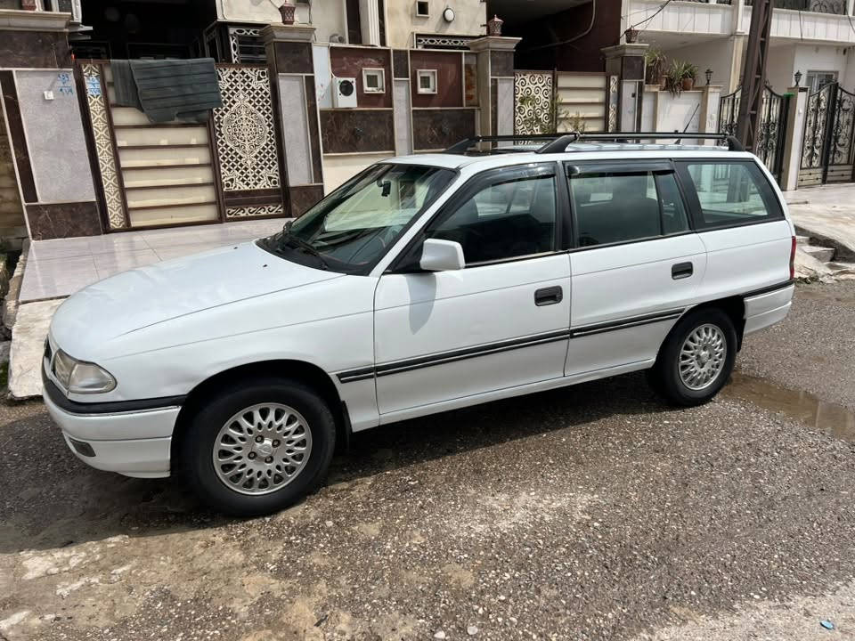 أوبل استرا 1994 محرك 20 كير عادي قفل مركزي جامات إماميه كهرب  بور ستيرن فتحه سقف تايرات جديد باتري جديد رقم أربيل سنويه إلى 2029 بدون صبغ السياره وضع شركه للاستفسار اكثر على الرقم *********** مكان السياره موصل ملاحظه مكلف بالنشر .
