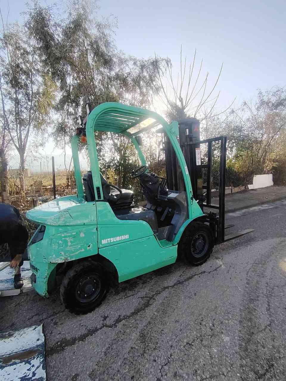 مستربوشي ٢٠١٢ حجم 2.5 طن جب ناصي 2 قطع ارتفاع الجب 3 مترات
3 حركات محرك ديزل s 4 s آوراق منفيس مؤقت مكفول كفاله عامه العنوان سليماني حي صناعي للاستفسار عن السعر اتصل على الأرقام *********** 
او مراسله واتساب يوجد توصيل 🚚 الى جميع المحافظات
