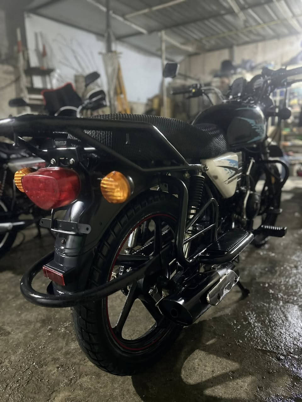 دايوان نفخ جبلي موديل 2023 للبيع مابيهة اي نقص كاملة من كلشي دراجه مشتغله قليل نظافه كدامكم ((( اوراق سكنر مكفولة سرقة قانونياً وعشائرياً ))) *********** /// العنوان بغداد مشتل /// السعر مليون وبيهة مجال
