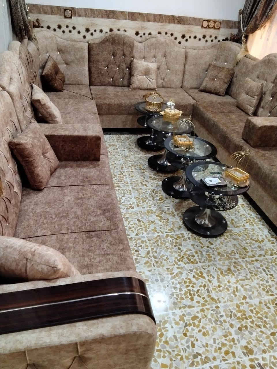 السلام عليكم عندي ديوان 10 أمتار خشب عراقي موصلي شرط اخو الجديد للبيع اذا عندك اي استفسار تفضل خاص


**إذا كنت صاحب هذا الإعلان وتريد حذفه لأي سبب، رجاءا أرسل رسالة إلى الدعم الفني**