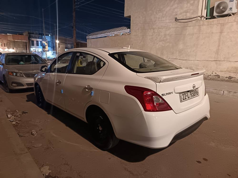 نيسان صني هندي مديل 24 ماشيه ٣٦ الف فقط السياره جديده كلش بيه كارت قليل بل باب السائق فقط سياره جديده شبك جديد السعر ١٢٦ رقمي *********** بغداد, العراق
