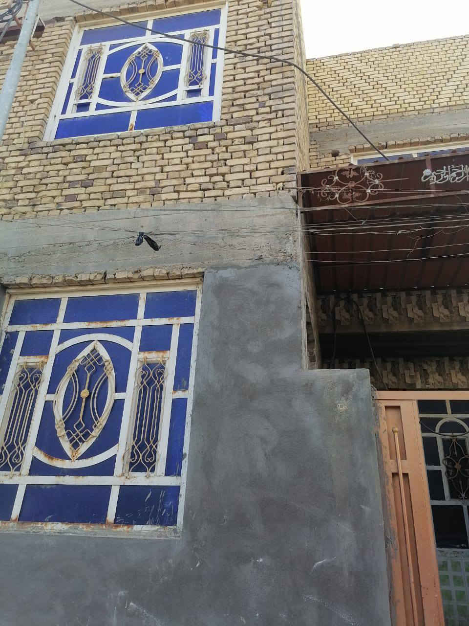 يوجد لدينا دار سكن للبيع حي الشهداء ١٠٠م امامي طابقين بناء حديث مسلح شارع ابو صادق الوكيل السعر ١٤٠مع المجال للاستفسار الاتصال ***********
