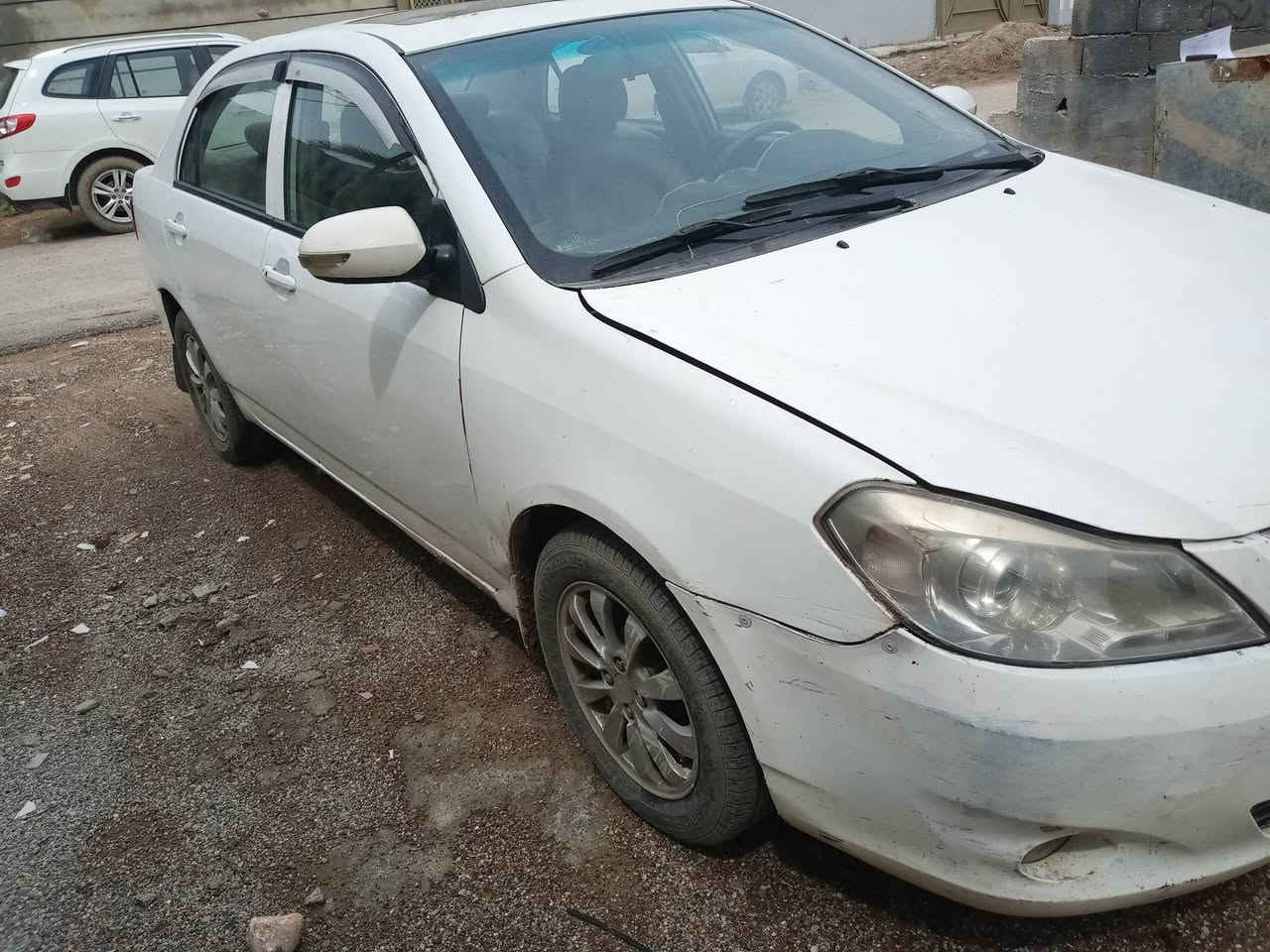 بيوادي G3 موديل 2013 رقم بغداد تحويل مباشر بيها طخة بالصندوك مكينة بيها خيط بخار العر 35 وبيها مجال موبايل *********** مكان السيارة ديالى بعقوبة
