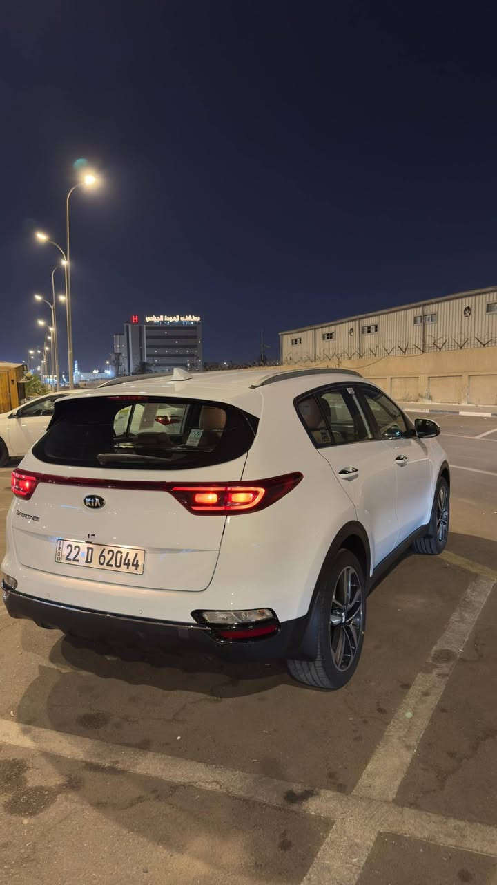 السلام عليكم ورحمة الله وبركاته
سبورتج موديل ٢٠٢١ جديده ماشي ٣٣ الف فقط
سنويه جديده وهزه  2031 
السعر ٢١٨. ورقه
وبيه مجال اتصل وتدلل ***********
