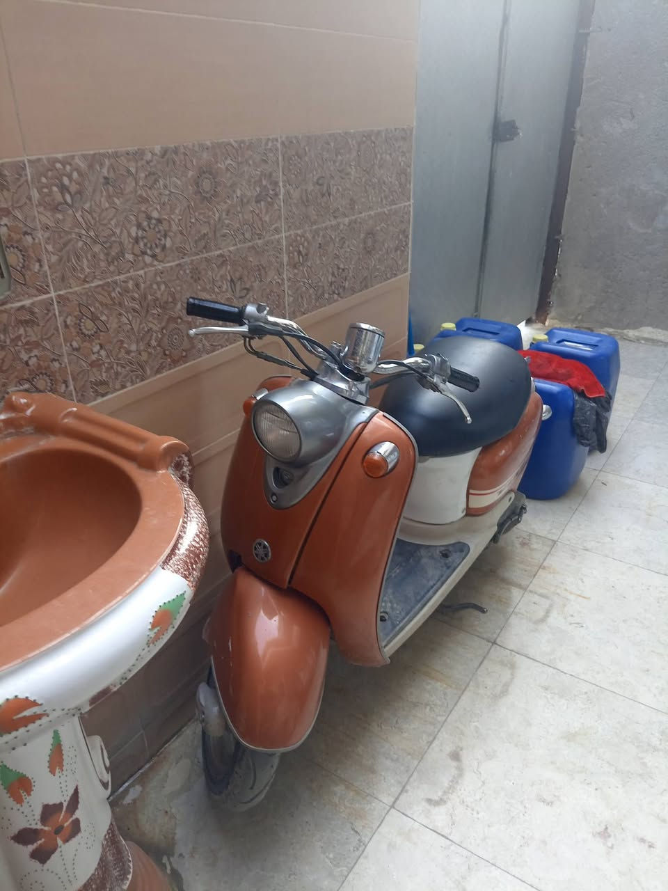 كلاسك جديده للبيع مكان شارع فلسطين سعر ٣٥٠ رقم ***********
