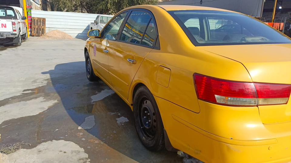 السلام عليكم للبيع سوناتا موديل 2010 كوري 
محرك 2000 محرك كير بشرط رقم بابل انكليزي باسمي جديد هيئة وغرامة مصفرة سعرها 83 ورقة وبيها مجال حك الجية 
للاتصال/ ***********
مكاني بغداد الغزالية
