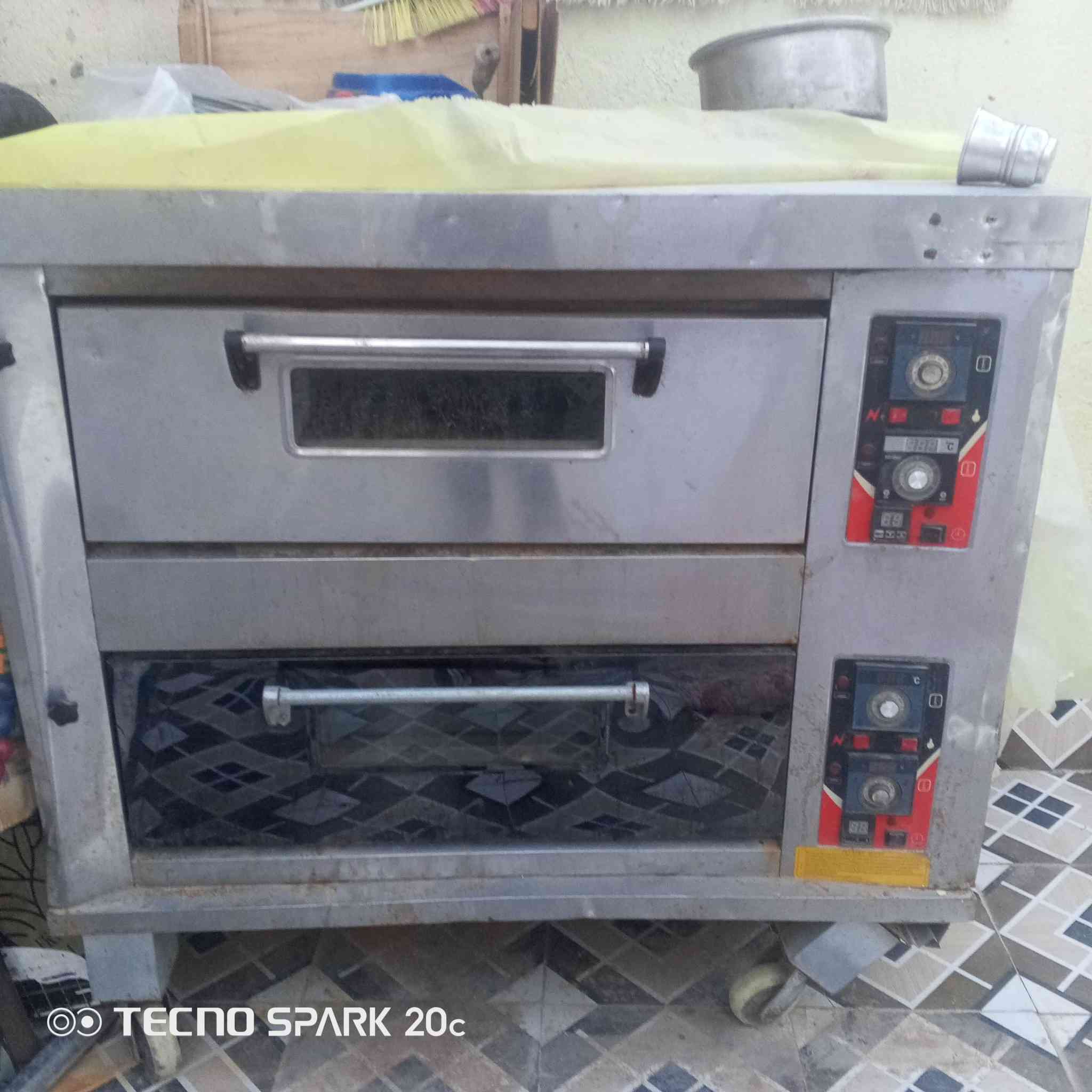 فرن اوتوماتيك. لبيع محول من كهرباء إلى غاز مكاني شطره
***********السعر مناسب جدا
