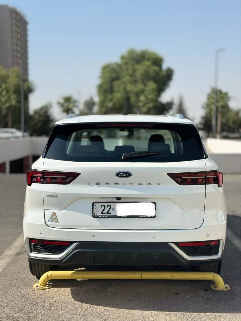 السلام عليكم…
فورد تيريتوري 2023 للبيع
خليجية شركة القاصد
مواصفات ترند
اربعة سلندر 
محرك 1.8 ايكو بوست تيربو

القوة: حوالي 190 حصان
 • العزم: 320 نيوتن متر
 • ناقل الحركة: أوتوماتيك 7 سرعات
 • نظام الدفع: دفع أمامي (FWD)
 • استهلاك الوقود: حوالي 15–16 كم/لتر 

المواصفات الخارجية
 • جنوط ألمنيوم 18 إنش
 • مصابيح LED أوتوماتيك
 • شبك أمامي كروم
 • حساسات خلفية + كاميرا خلفية
 • مرايا كهربائية مع نظام النقطة العمياء
 • خيار فتحة سقف بانوراما (اختياري)  

المواصفات الداخلية
 • 5 مقاعد
 • مقاعد جلد
 • شاشة معلومات وترفيه كبيرة
 • مكيف أوتوماتيك مزدوج التحكم
 • منافذ USB وشحن
 • دخول ذكي بدون مفتاح  

أنظمة الأمان
 • وسائد هوائية أمامية وجانبية
 • نظام مراقبة النقطة العمياء BLIS
 • نظام مراقبة ضغط الإطارات
 • مثبت سرعة
 • كاميرا خلفية ومساعدات ركن 

للأستفسار : *********** مع واتساب أربيل, العراق
