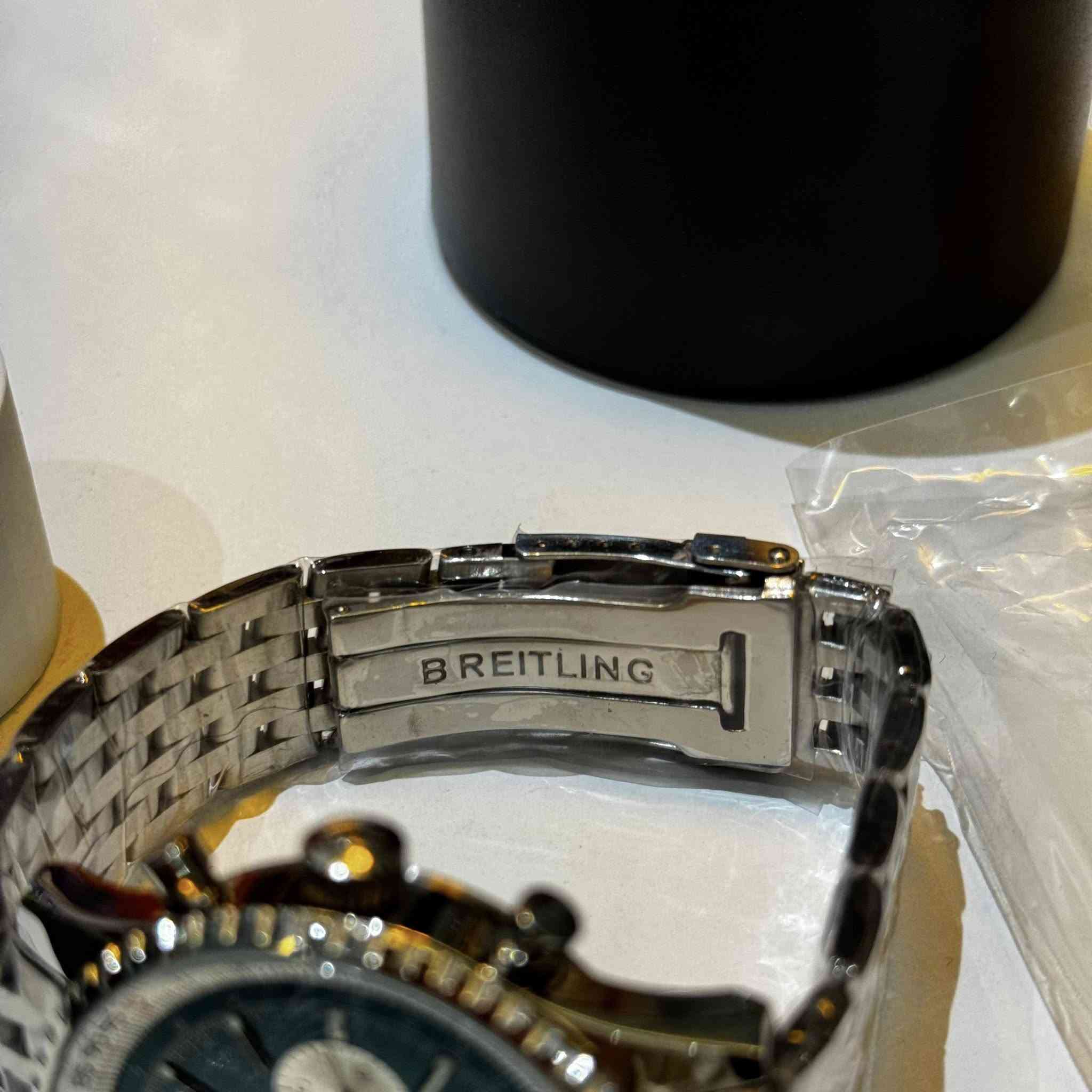 ساعة الطيارين برتلنك اصلي 
مختومة من كل مكان والظهر قصة ثانية
المينة لون البحر و السناتر كلها شغالة الساعة تخبل وبالواقع احلى من الصور
مزاد تجيب سعر تنباع مباشرة
توصيل محافضات متوفر


**إذا كنت صاحب هذا الإعلان وتريد حذفه لأي سبب، رجاءا أرسل رسالة إلى الدعم الفني**