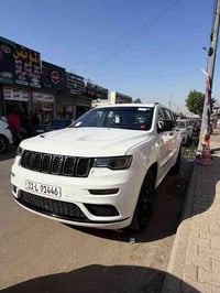 جيب شيروكي فئة XLIMTED السيارة حادثها بجم واصل ل خشم الشاصي وهنا عندي ...