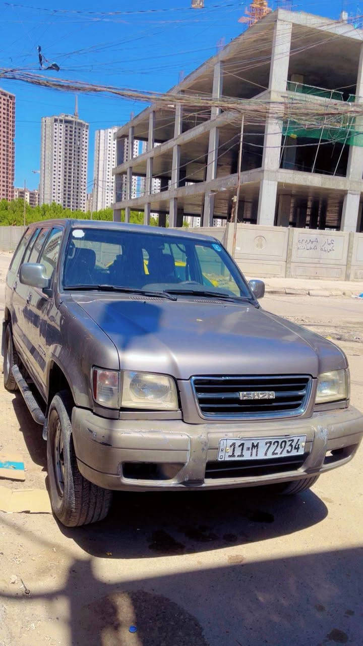 السلام عليكم سياره ازوزه تروبل 2003 4x4 بسمي سنويه جديد سياره كلهه بلاد فقط بنيد مبدل اثر رصعات كير جديد بيهه مممشتغل هسه شاده عادي وكيرهه الاوتوماتيكي موجود والفور ويل موجود فاتحه شغال  جام كهربائ رقم بغداد مشروع وطني ومكينه حاويه سياره كله عل بلاد *********** مكان بغداد المنصور السعر 55
