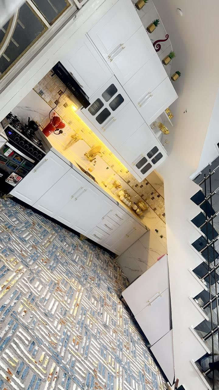 كاونتر طابقين فصال تكمه بيبان HDF داخل ألمنيوم محشي خشب استخدام شهرين فقط السعر مليون ونص وبي مجال ‭٠٧٧١ ٢٣٤ ٩٦٤٠‬
