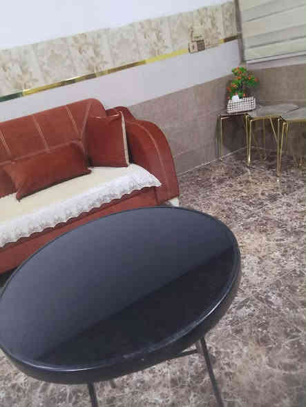 ميز خشب ميز جام مستعمل قليل حيل انضاف ثنينهم 35 وبيهم مجال مكان حي السماح
***********
