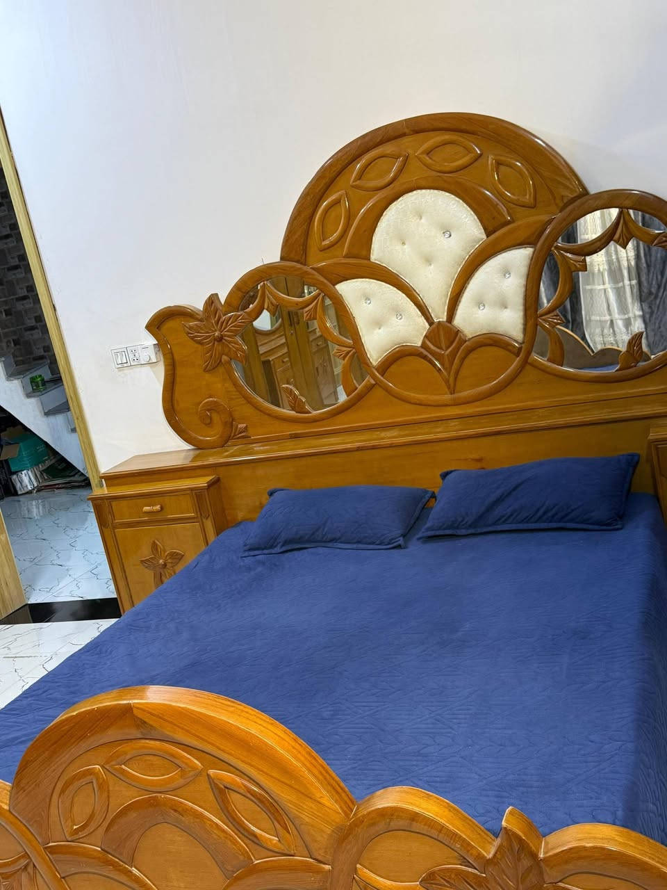 سلام عليكم اخوان لبيع غرفه صاج بورمي شغل ثقيل عنوان حله في مركز المدينة   لعلم الله يشهد نظيفه نظيفه 
***********
