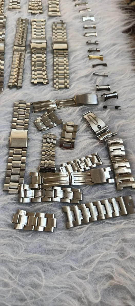 يسم الله الرحمن الرحيم 🤍
شلعة سيورة مستخدمة للبيع 
49 سير ستيل + جلد + كتان 
سعر القطعه 3 الاف المجموع 147 الف نهائي 
المهتم يتفضل خاص 
البيع شلع ما ابيع مفرد تحياتي 💛


**إذا كنت صاحب هذا الإعلان وتريد حذفه لأي سبب، رجاءا أرسل رسالة إلى الدعم الفني**