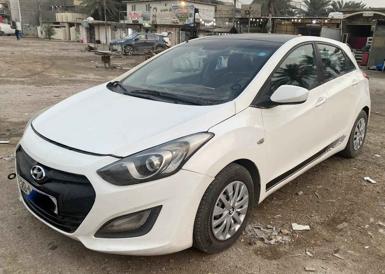 السلام عليكم النترا هاج باك موديل ١٤ رقم انكليزي ب  اسمي فول مواصفات بانورما داخل جلد مشمشي 
شاشه كامرا حساسات 
ايكو ،  تحكمات كروس سرعه 
بيها داش كام  ثلاثيه
السيارة جاهزه من كلشي 
مكاني بغداد الكرخ
***********
صبغ بيها قطع ابيع حزام تكم ودواخل مكفوله
السعر ٨٨ وبيها مجال حك الجيه
ممتواجد فيس
