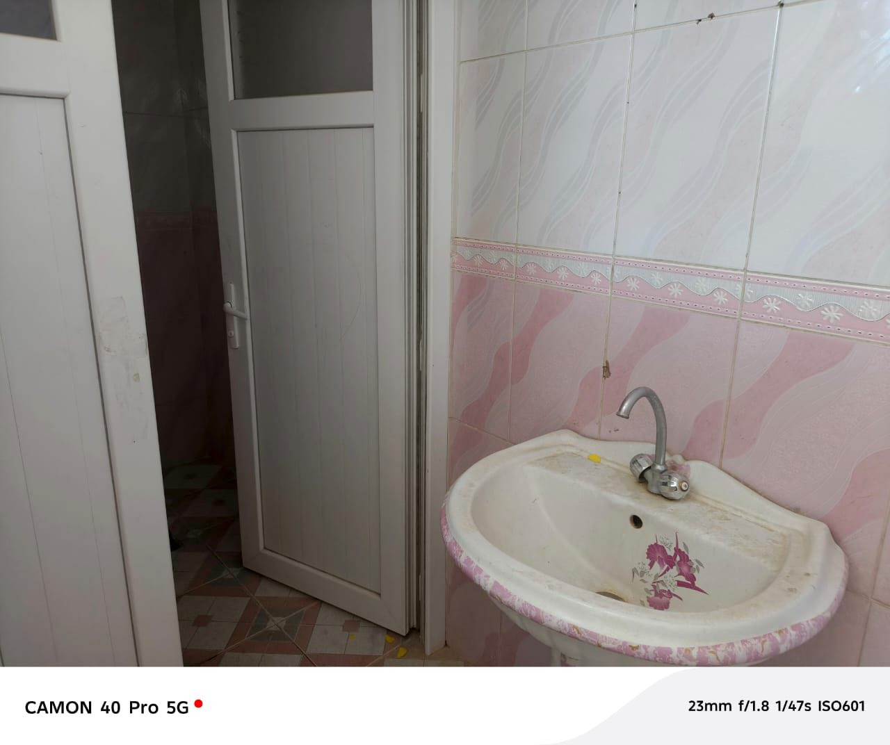 اعلان🔔دار للأيجار 
مساحة 200 متر طابقين درج داخلي 
5غرم منام + مطبخ + هول +صحيات 2 
الموقع♦️كركوك منطقة 55 على ساحه مكان مميز ✅✅
سعر الأيجار 425 الف شامل الماء والكهرباء💵
✅ احصل على منزل أحلامك معنا، نحن مكتب عقاري موثوق ومتخصص في تلبية احتياجاتك السكنية
لاتتردد في زيارتنا او الاتصال بنا •                                         👑جنة الامل للعقارات 👑
 📞***********  ابو جنة
📞 *********** ابو يوسف
 📞***********  احمد
الفرع الأول : دوميز منطقة ال 55 مقابيل #تانكي #دوميز
الفرع الثاني : حي الواسطي مقابيل #باب اللواء ٦١ وقرب # تقاطع #الاصدقاء
                    #صفحة #المكتب 
https://www.facebook.com/profile.php6&mibextid=ZbWKL
