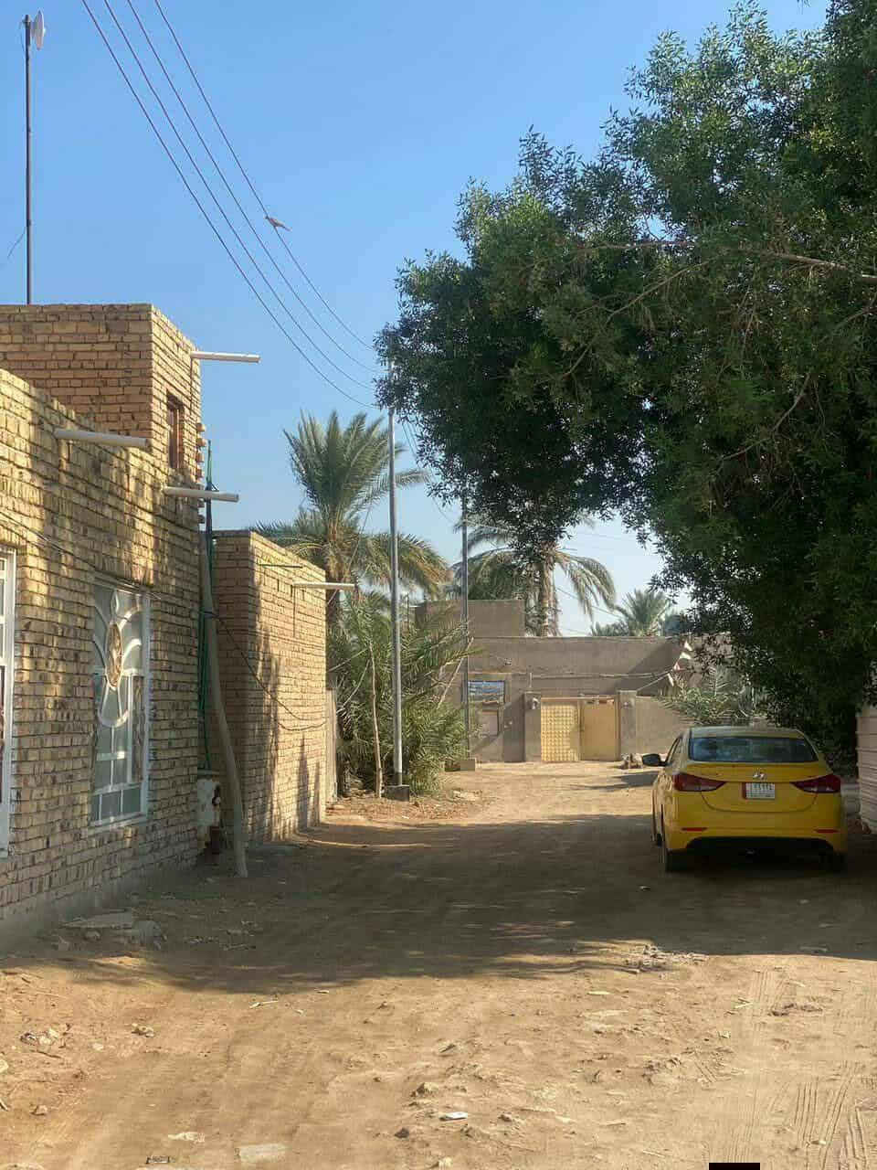 📍 الموقع: منطقة المزاريج – طريق السنية السياحي، مقابل جامع عبد الأمير، وقريب من مدرسة زيد النار
📢 للبيع – مزرعة مع بيت مميز
🏡 المساحة الكلية: 650 متر²
📐 مساحة البناء: 250 متر² + حديقة مشجرة ومسيجة
✨ المميزات:
كامل الخدمات: تبليط، ماء أسالة، ماء سقي، كهرباء، مولد
شارع كامل الخدمات
موقع ممتاز جداً
🏠 تفاصيل البيت:
غرفتين نوم
صالة واستقبال.
مطبخ
صحيات داخلية وخارجية
كراج وحديقة
بناء طابوق درجة أولى، سيراميك وكهرباء ممتازة
ملبوخ خارجي شغل درجة أولى
للاستفسار  الاتصال  عل الرقم   ‎0783 219 4336
