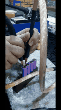 بفضل الله توفر لدينا الآن في الوسام لصيانة الأجهزة الإلكترونية بعد شحنها من الصين أحدث الأجهزة الخاصة بلحام وتجميع بطاريات الليثيوم:
• كاوية نقطية Spot Welder مخصصة للحام شرائح النيكل لبطاريات الليثيوم بجميع أنواعها.
• فاحصة احترافية لشحن وتفريغ البطاريات بدقة عالية لمعرفة:
السعة الحقيقية (mAh)
المقاومة الداخلية
حالة البطارية بعد الشحن 

نقدم خدمة تجميع بطاريات عاكسة الإنترنت والكاميرات وغيرها لجميع أنواع الفيش
• 5 بن
• 7 بن
• 3 بن منفصل
وأي ترتيب آخر حسب طلبك. 

متوفر لدينا بطاريات ليثيوم عالية الجودة:
• للدريل (تفريغ عالي 10C)
3.7V — 2000mAh — 10C
• للعاكسات وجميع الاستخدامات الإلكترونية
3.7V — 2000mAh — 5C
3.2V 2000mAh فوسفات الحديد وهي بطاريات قليلة في السوق تاتي بقسم من العاكسات تم توفيرها لكنها اغلى من الليثيوم السعر للاربع بطاريات ١٢ الف
ملاحظة مهمة لزبائننا: 

التجميع اليدوي الاحترافي أفضل بكثير من البطاريات الجاهزة التي تُباع في الأسواق لأن السعات المكتوبة عليها في الغالب غير حقيقية حسب التجربة والفحص.
كما أن البطاريات الجاهزة تباع بأسعار تتراوح بين ١٠ الاف الى  ١٢ الف دينار 
بينما يمكننا تجميع 4 بطاريات كاملة لعاكسة الراوتر بسعر ١٠ الاف دينار فقط مع ضمان الفحص والجودة 

الموقع: قرية اللزاكة
الوسام لصيانة الأجهزة الإلكترونية
المهندس سالم الحمادة
📞 ***********
