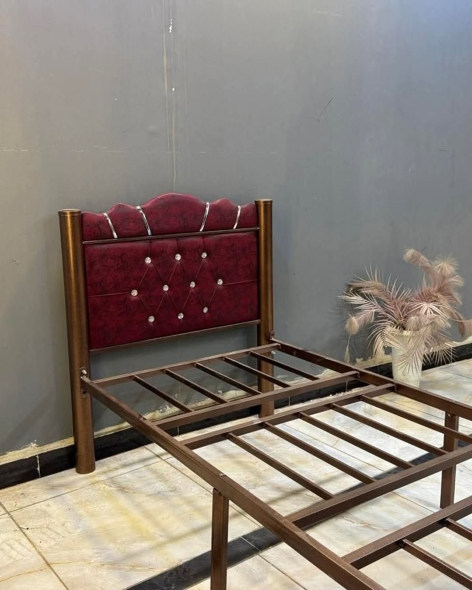 سرير شغل عراقي 🇮🇶 صنع في #العراق قوة متانه ضمان كوالتي عالي يتحمل اوزان ثقيله 
✨ دوشمة مخمل وتر بروف ضد الماء
🛠️ حديد صبغ حراري قوي ومتين
🎨 متوفر بـ 4 ألوان عصرية
🦵 تصميم ثابت بـ 6 أرجل
🚚 توصيل متوفر داخل بغداد وجميع المحافظات
للحجز والاستفسار 📩
مراسلة الصفحة مباشرة
#سرير_عراقي #شغل_معمل #جودة_عالية #دوشمة_مخمل #اثاث_منزلي #توصيل_لكل_المحافظات ***********
