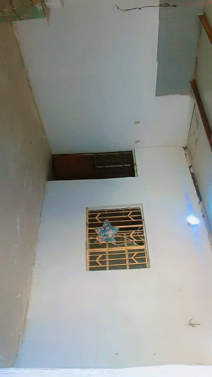 يوجد لدينا بيت 100متر
في منطقة الثوره// قرب جامع الحيدري 
للاستفسار الاتصال على الارقام/***********
***********
