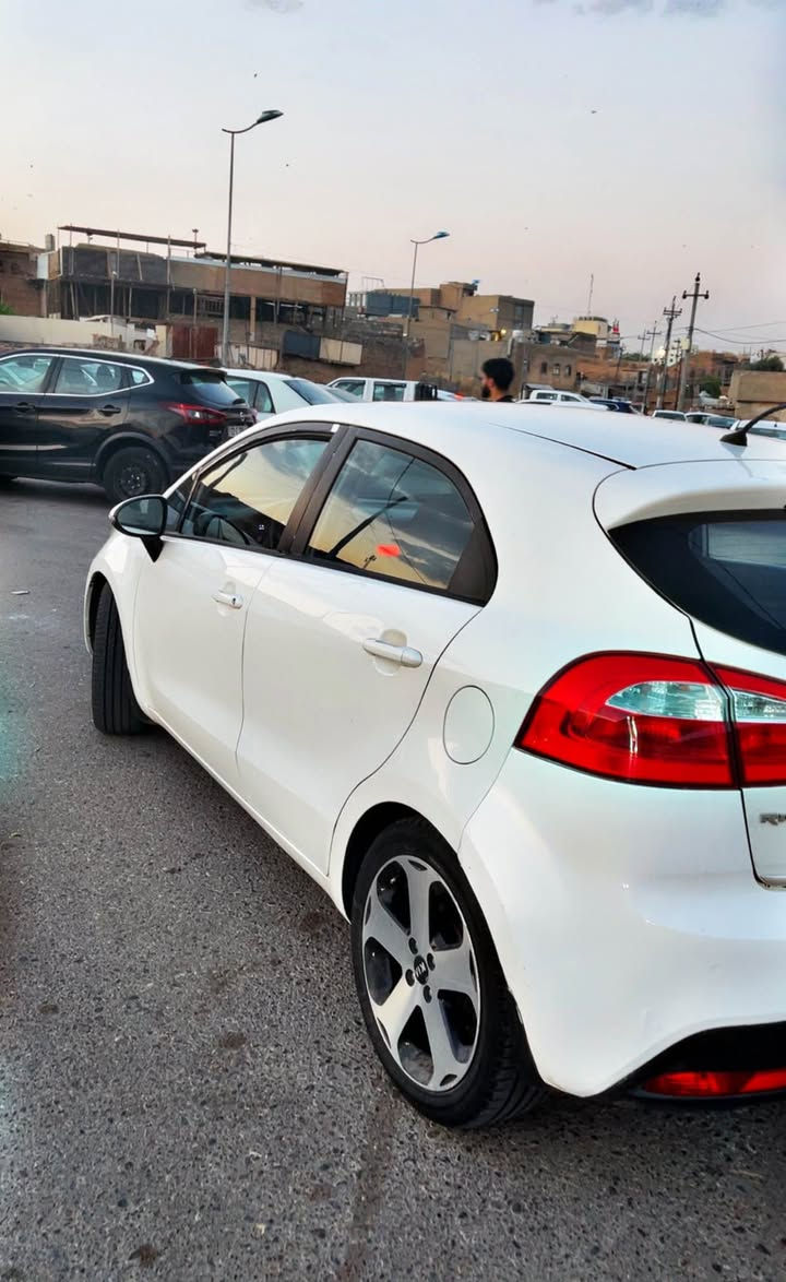 هەولێر
کیاڕیۆ kia Rio
2013
تۆماتیک سفری ئێرەیە
‎تەبرید ساردووگەرم 
قفڵ مەرکەزی کۆنتڕۆڵ
سیستەمی ئیکۆ
سوکان فۆلیۆم 
جام کارەبایی
ئاوێنەکارەبایی
ویل کڕۆم
گێڕومەکینەوکارەبایی وتوندوتۆڵی بەشەرت سێ پارچەی هەیە لەگەل یەک چاملخ بەس کارتە 
سەنەوی بەناوخۆمە لەگەڵ  ژینگەوڕێگاوبانی  تا(2028) 
 هەزەی تازەیە تعویل وغرامەش بەشەرت
سەیارەکە هی ماڵانە هی مەعرەز نیە زۆرپاک ماوەتەوە
نرخی(٨٧)وەرەقە ،6وەرەقەیی غرامە لەسەرە 
سەودامان نیە بەس  فرۆشتنە گەرمشتەری تەلەفۆن بکە جوابی کۆمێنت نادەمەوە

واتساپ
*********** أربيل, العراق
