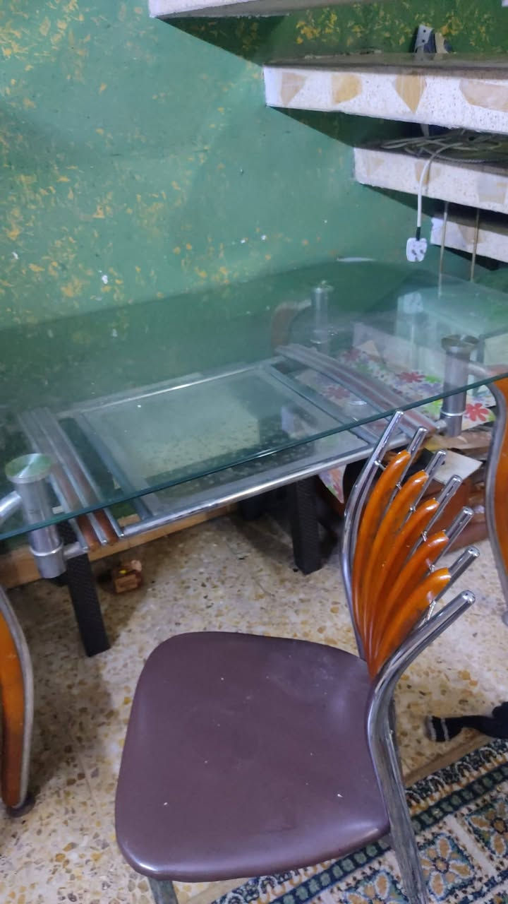 سلام عليكم ميز طعام كزاز مع 4 كراسي مكان رئاسة عبيدي سعر 150 وبي مجال اتصال على رقم ***********
