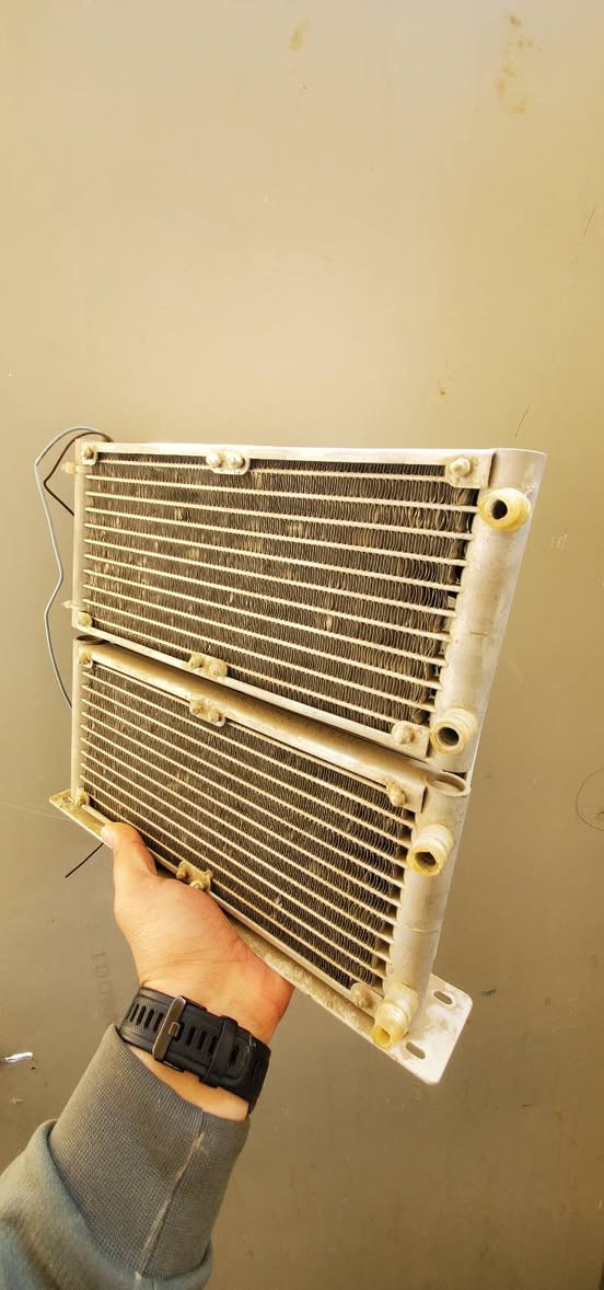 السلام عليكم راديتر مع اربع فانات 220v الكل شغال ولا يوجد ليك او ثقب بالراديتر السعر 50 الف .***********
