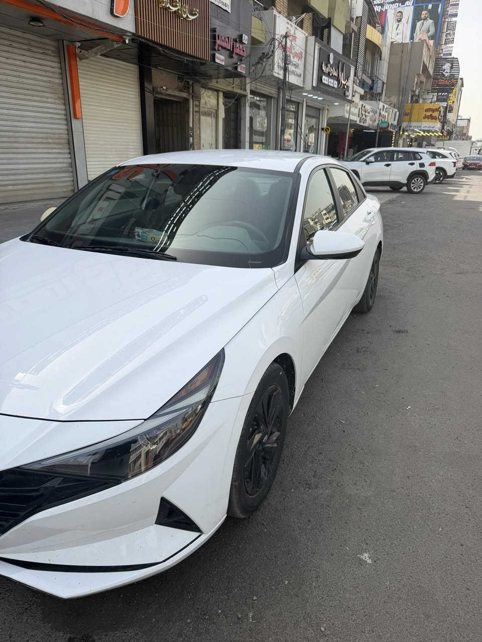 سلام عليكم النترا هايبرد وارد امريكي 2023  سيارة كما موضح بلصور وصور الحادث مال امريكا هم موجودة الصور الي مأشر عليهن بيهن بارد وحدة بمريكا وحدة هنا وبيها هاي الرصعه بلقمارة هم مأشر عليها هاي بلشحن قطرة صبغ مابيها السيارة 
موصفاتها نص فول المعروفه مكان السيارة المنصور الرقم *********** 
السعر 170 وبيها مجال شويه
