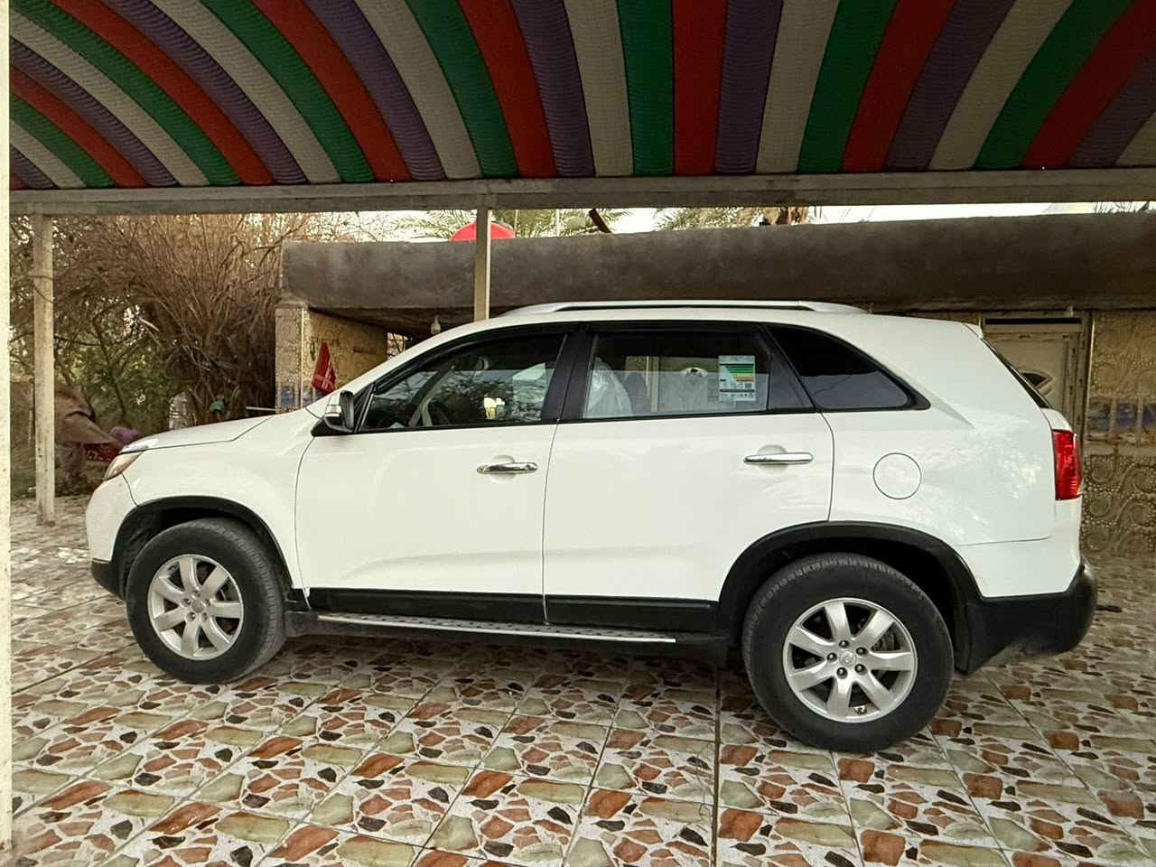 بيع سريع بلاش جوه سوك 105
اربع قطع بدون دوخل جاهز جديد 
 سورنتو 2013خليجه 
محرك 2400 مكفول. بيه اربع قطع 
بدون دوخل. بدون. فتح. بس رش 
7ركب 
مكان حله ***********
