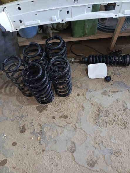 السلام عليكم يوجد تاير و يل ودعاميه ولويات ودبل هيدروليك وقبق بانزين كامل ومكينه لاندكروز مكان بغداد 
***********
