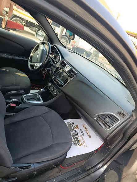 C200 موديل 2014 للبيع مبدل مكينه وكير جدد مال حاويه قبل سبوع مبدل بيها منيد وجاملخ وبيها صبغ جاملخ ايمن  والكشر نفس ما هو موضح السياره عوزها نقوصات بسيطه جدا بالصدر الخلفي بيها منظومه غاز يراد الها صيانه من بدلت المحرك ما اشتغلت السعر 73وبيها مجال سنويه لل27 باسمي *********** مكاني بغداد
